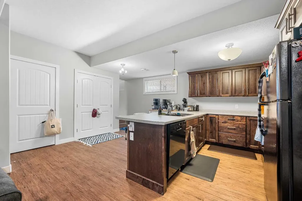 6015 18 Street Lloydminster AB T9V 3P5