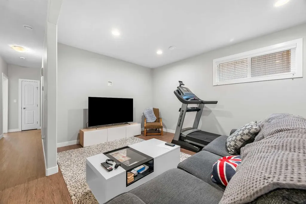 6015 18 Street Lloydminster AB T9V 3P5