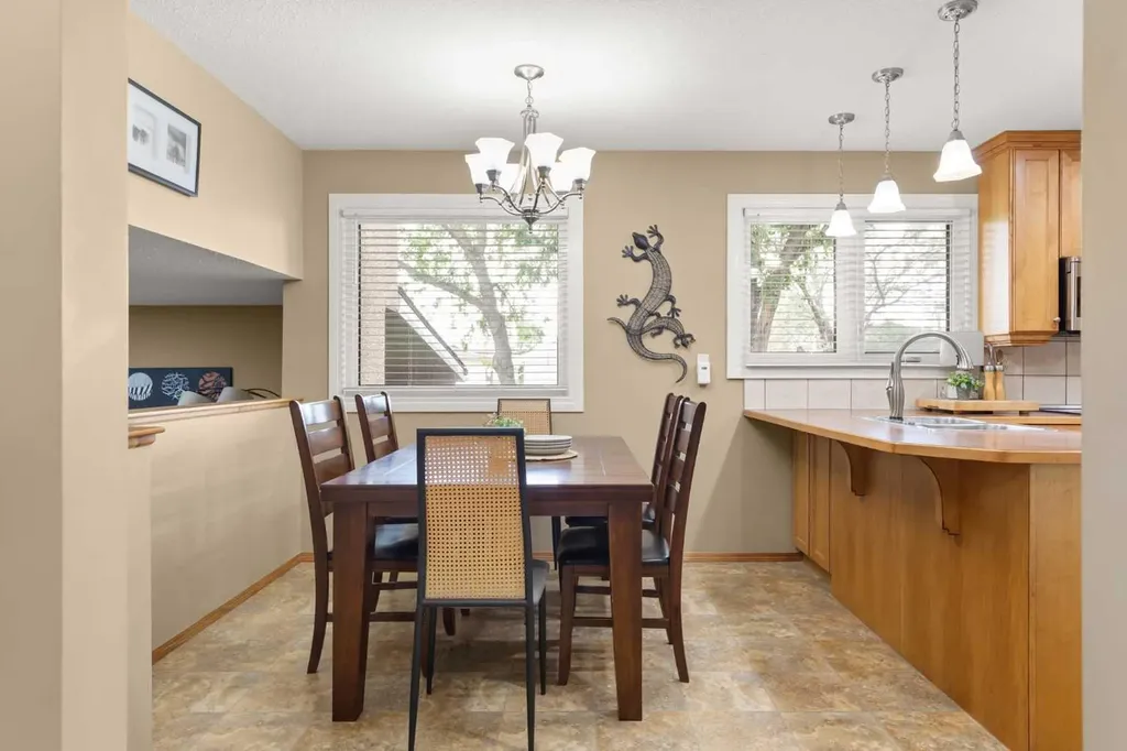 37 Cooper Road SE Medicine Hat AB T1B1K3