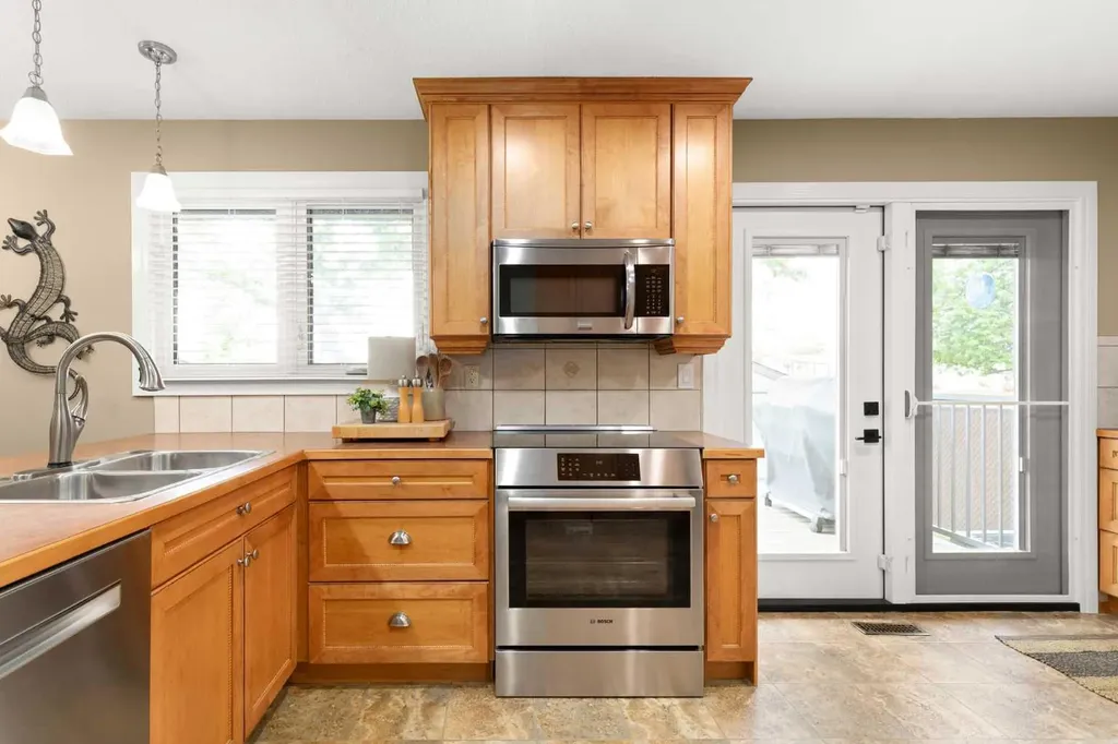 37 Cooper Road SE Medicine Hat AB T1B1K3