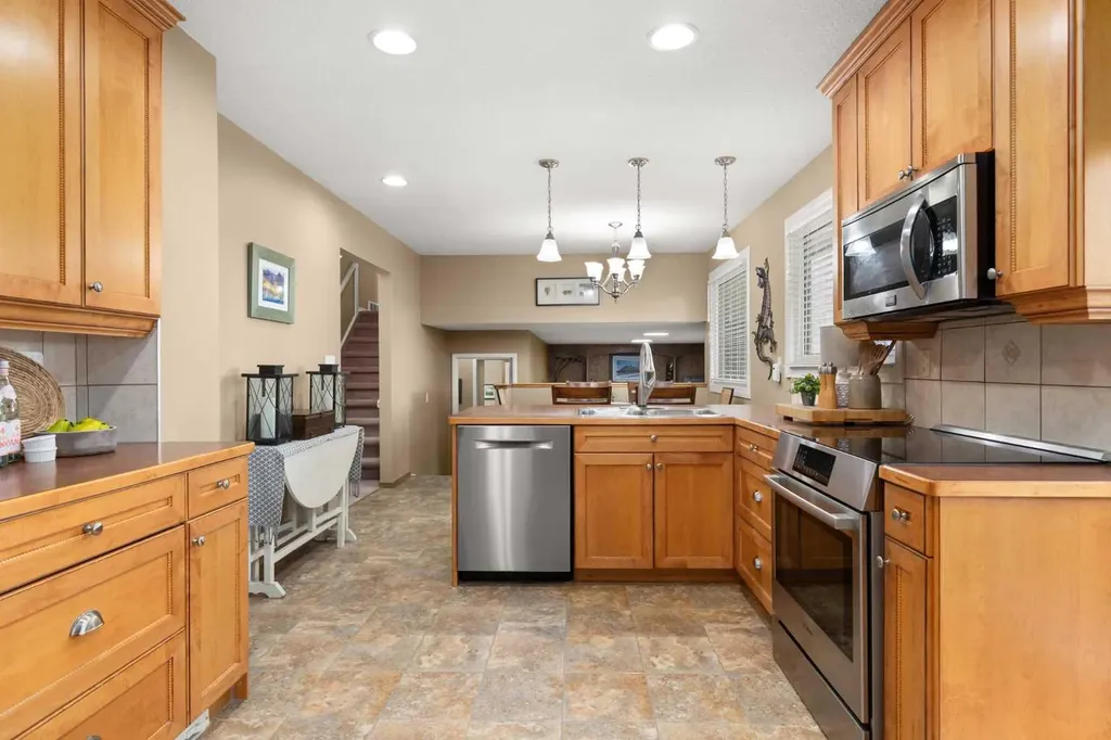 37 Cooper Road SE Medicine Hat AB T1B1K3