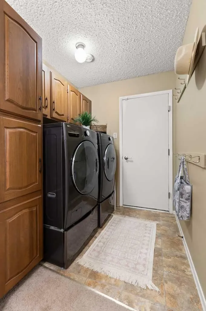 37 Cooper Road SE Medicine Hat AB T1B1K3