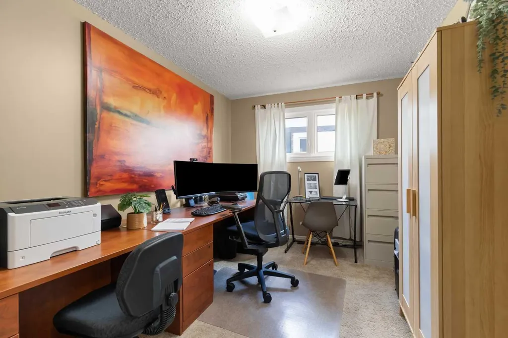 37 Cooper Road SE Medicine Hat AB T1B1K3