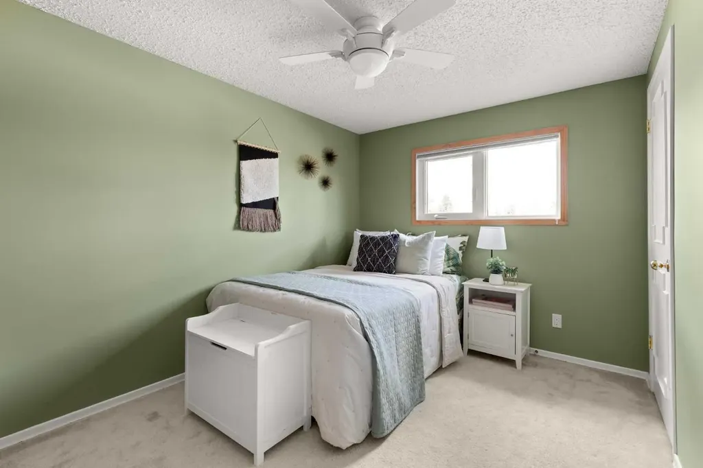 37 Cooper Road SE Medicine Hat AB T1B1K3