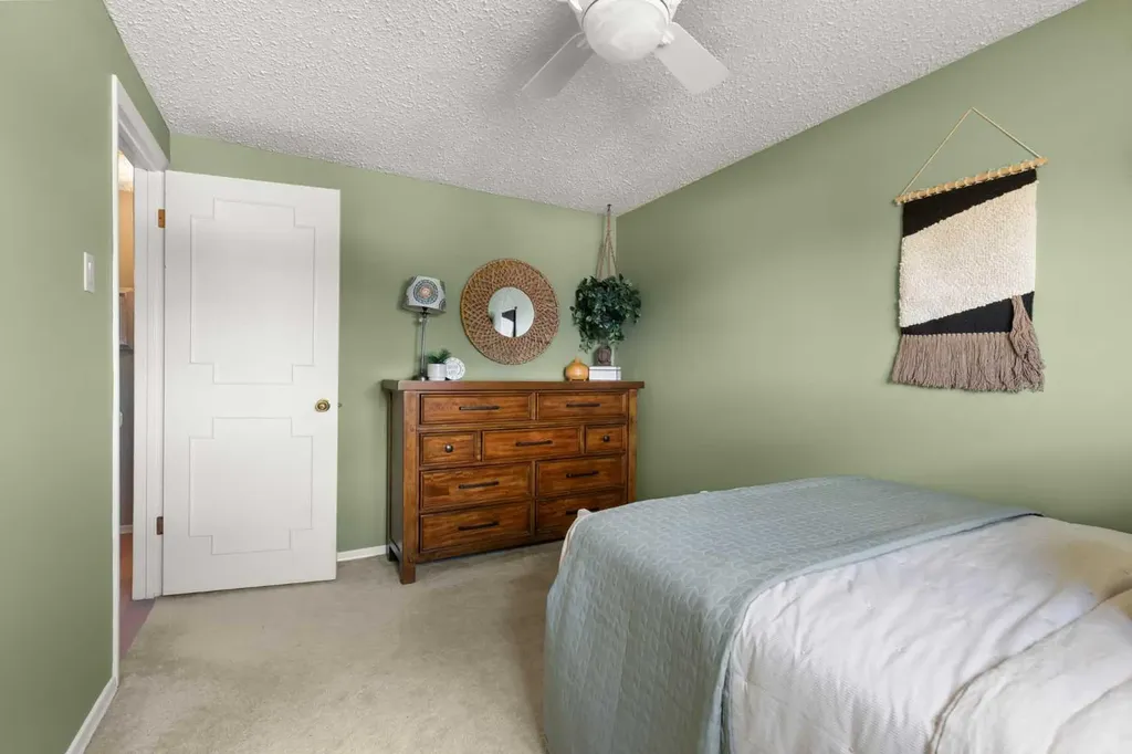 37 Cooper Road SE Medicine Hat AB T1B1K3