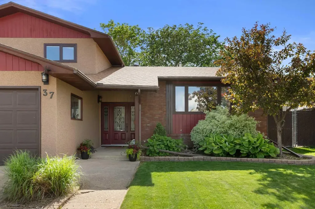 37 Cooper Road SE Medicine Hat AB T1B1K3