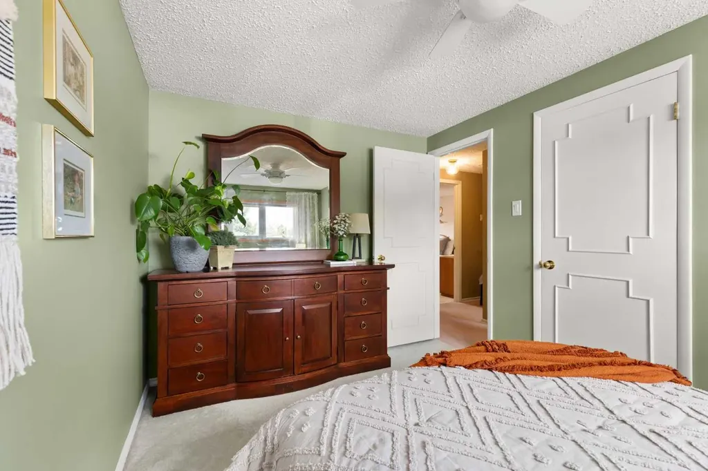 37 Cooper Road SE Medicine Hat AB T1B1K3