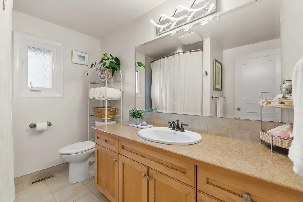 37 Cooper Road SE Medicine Hat AB T1B1K3