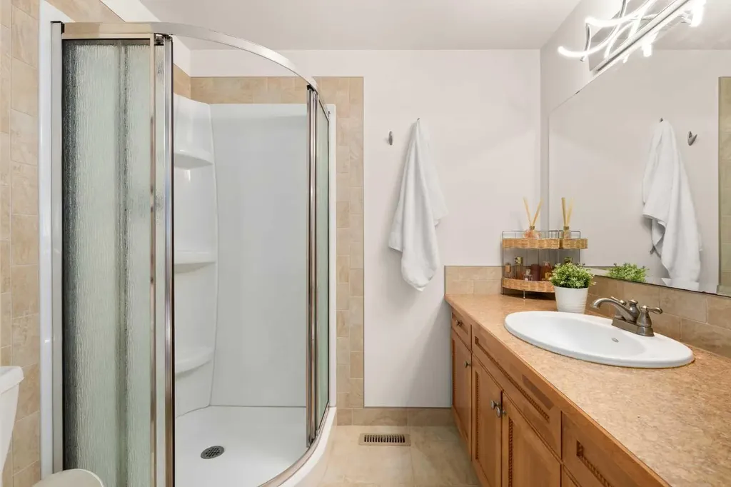 37 Cooper Road SE Medicine Hat AB T1B1K3