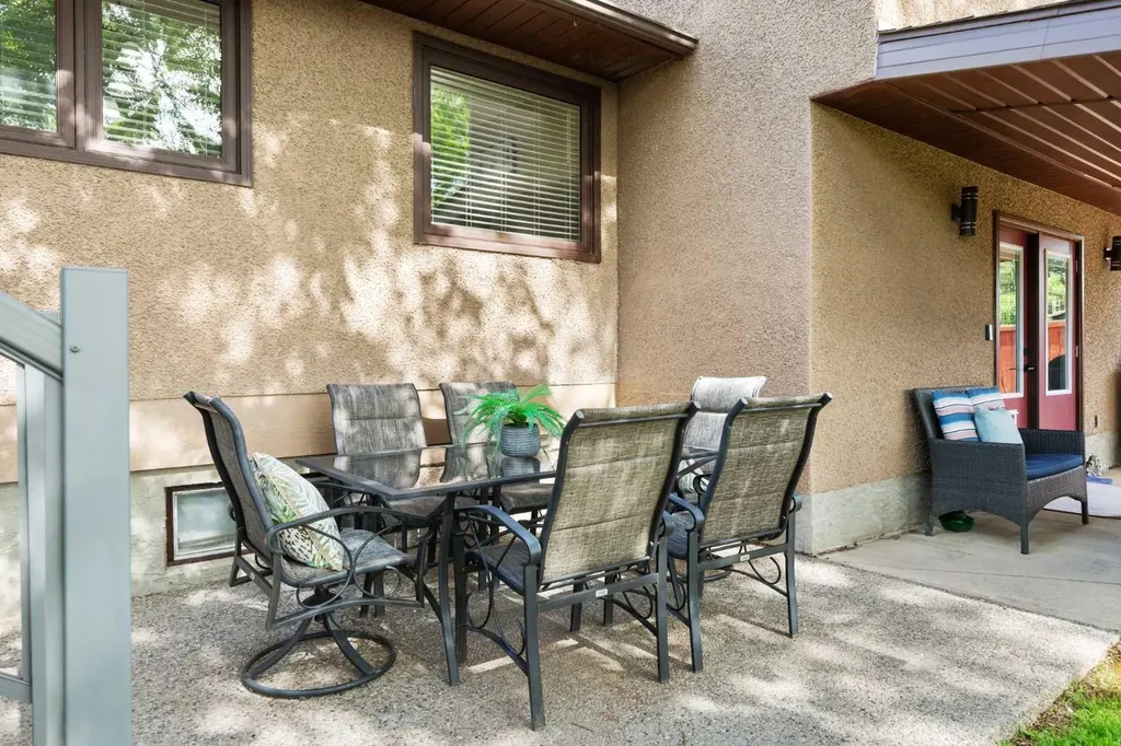 37 Cooper Road SE Medicine Hat AB T1B1K3