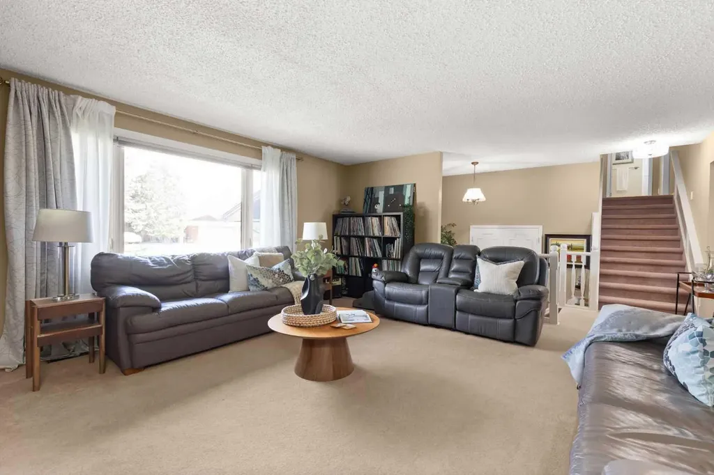 37 Cooper Road SE Medicine Hat AB T1B1K3