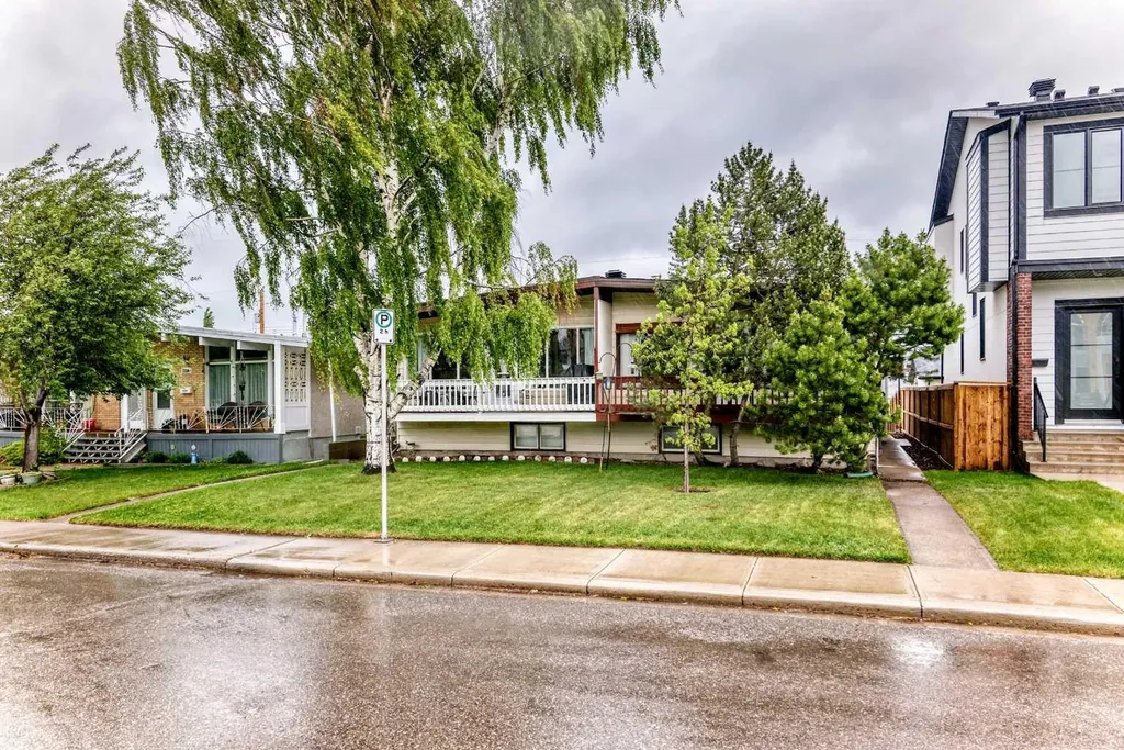 2224A 34 Street SW Calgary AB T3E 2W3