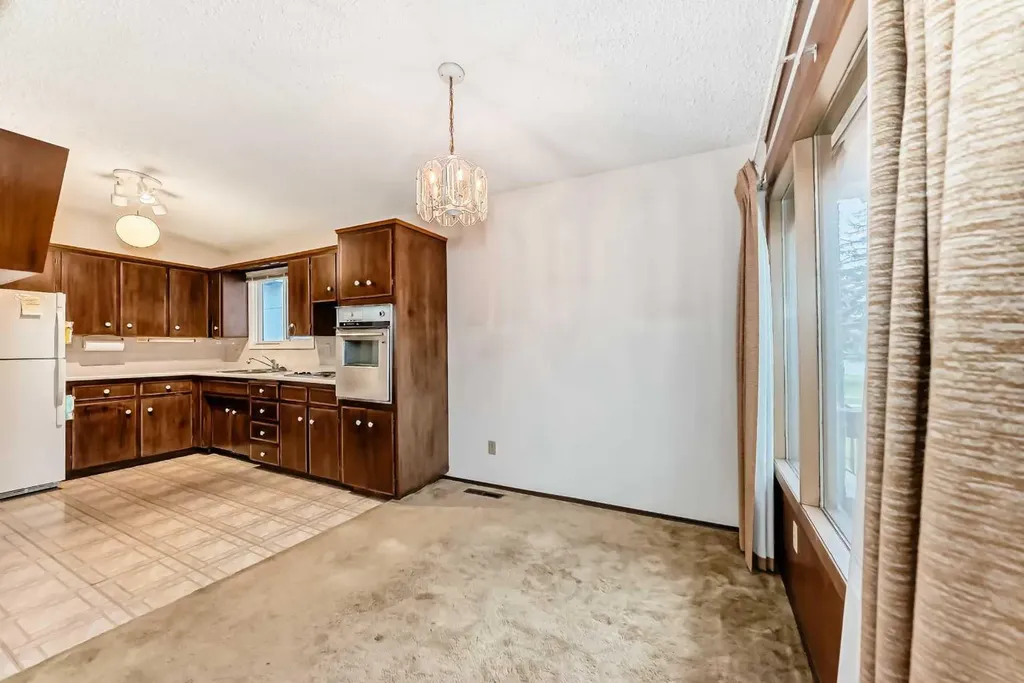 2224A 34 Street SW Calgary AB T3E 2W3