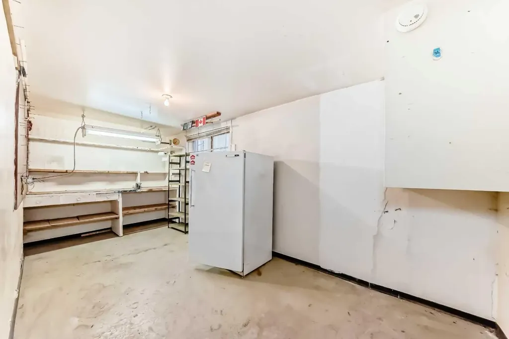 2224A 34 Street SW Calgary AB T3E 2W3