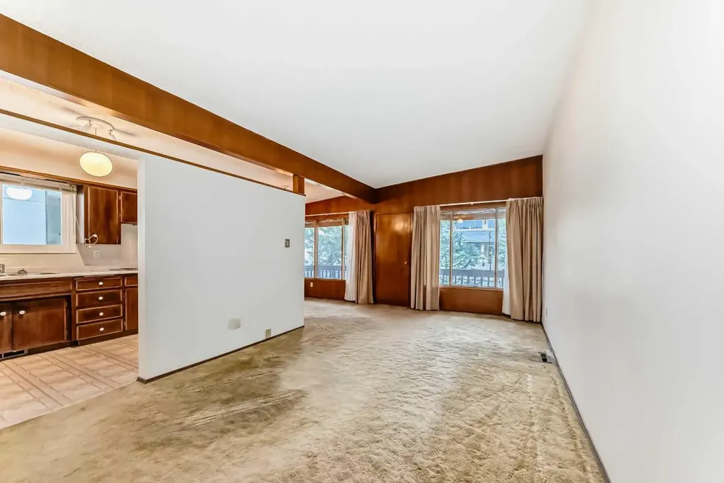 2224A 34 Street SW Calgary AB T3E 2W3