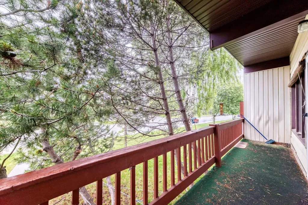 2224A 34 Street SW Calgary AB T3E 2W3