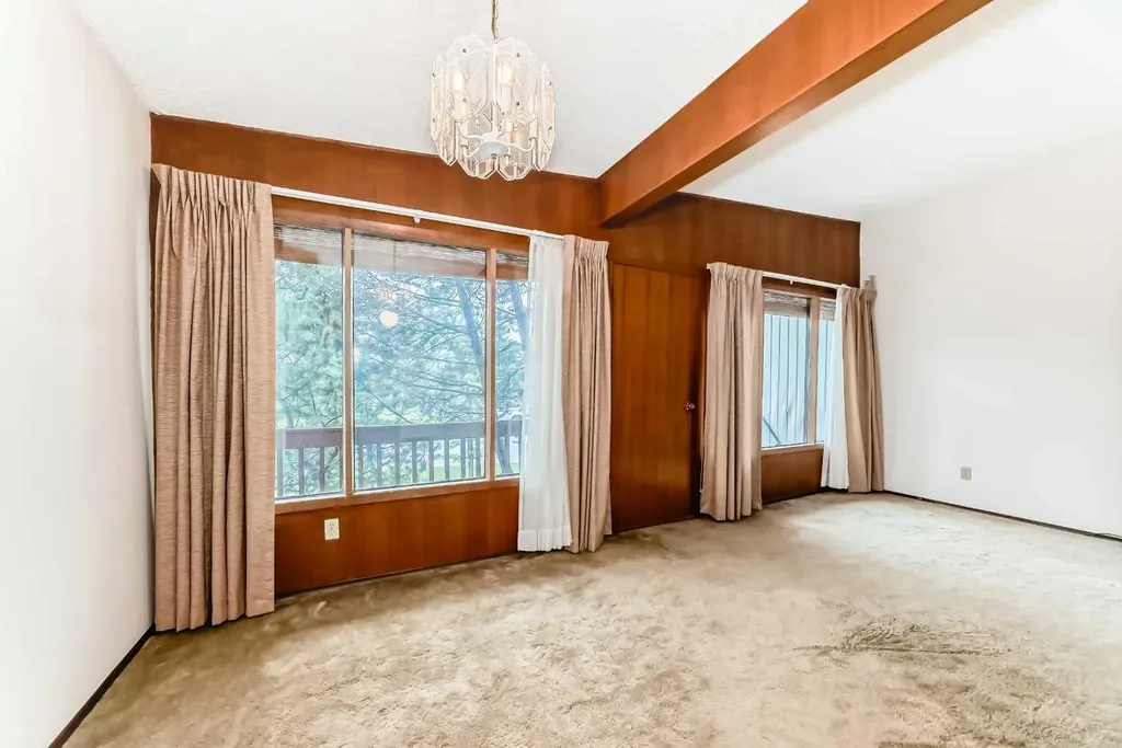 2224A 34 Street SW Calgary AB T3E 2W3