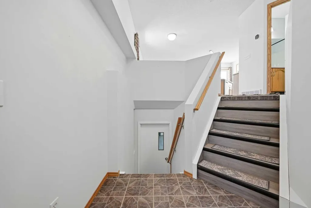 11 Covecreek Close NE Calgary AB T3K 0J5