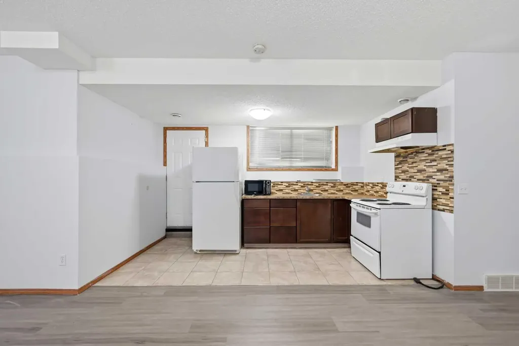 11 Covecreek Close NE Calgary AB T3K 0J5