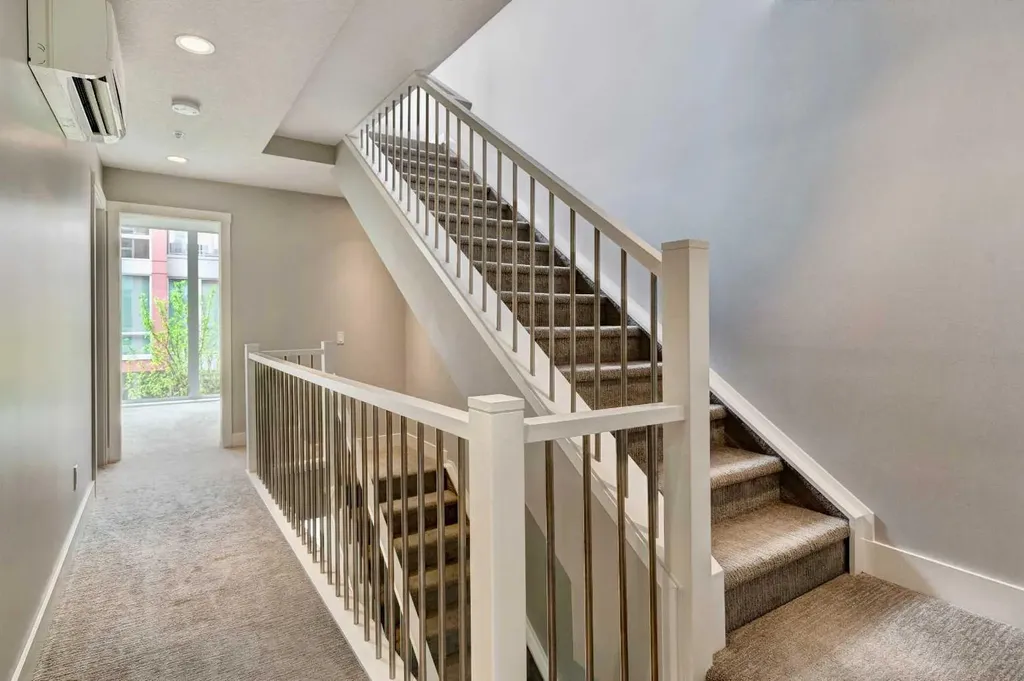 2717 17 Street SW Calgary AB T2T 4N4