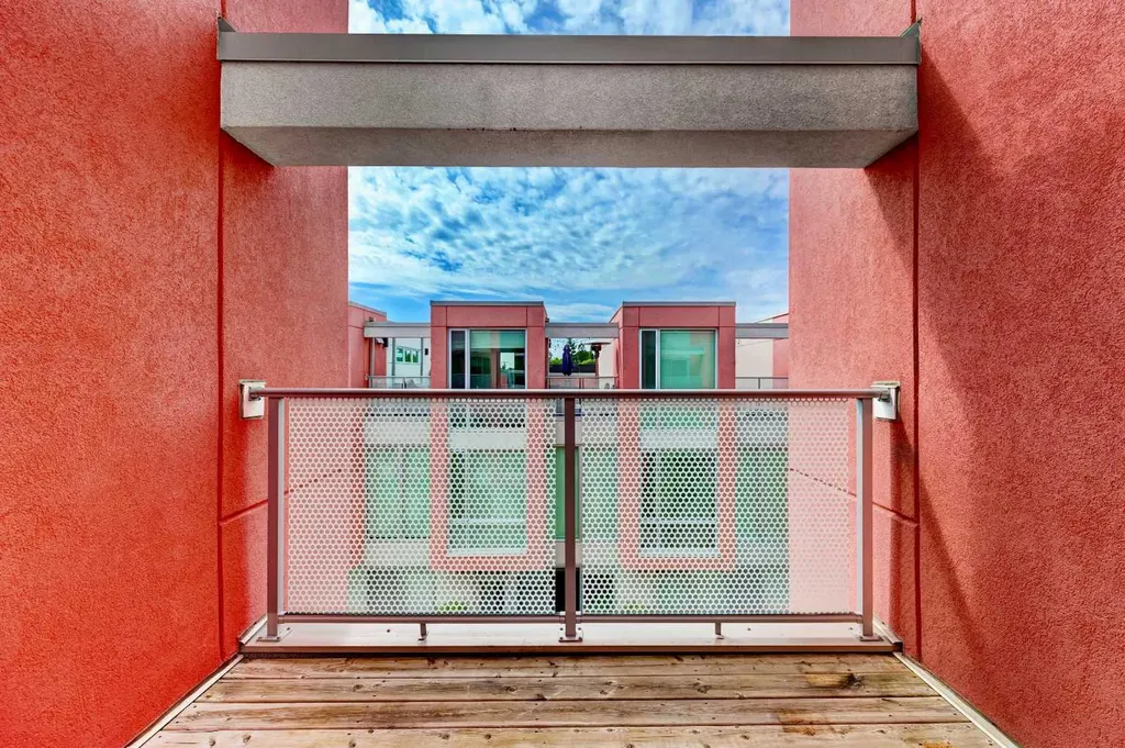 2717 17 Street SW Calgary AB T2T 4N4