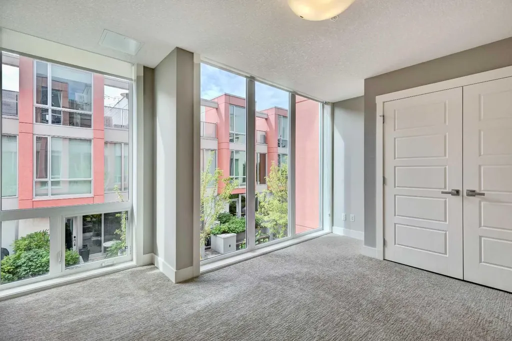 2717 17 Street SW Calgary AB T2T 4N4