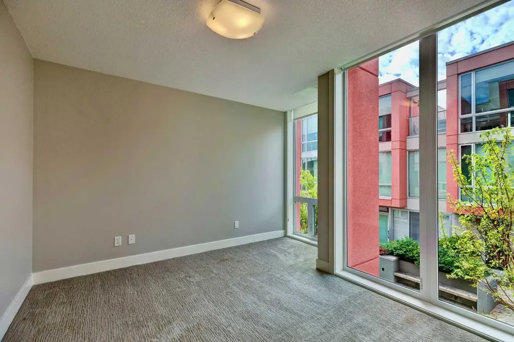 2717 17 Street SW Calgary AB T2T 4N4