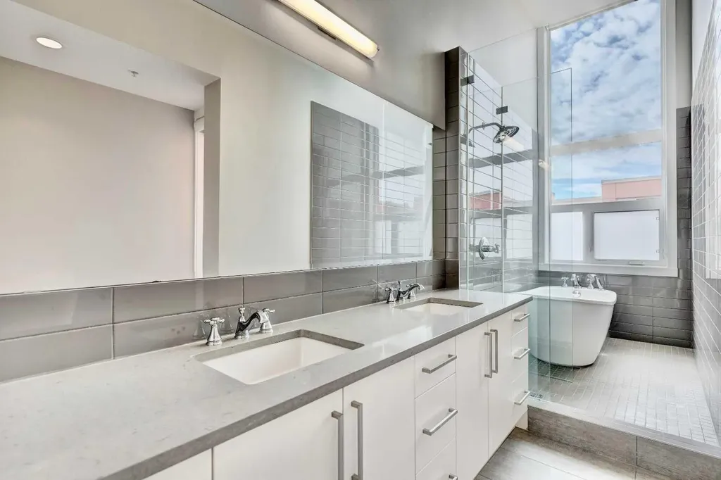 2717 17 Street SW Calgary AB T2T 4N4