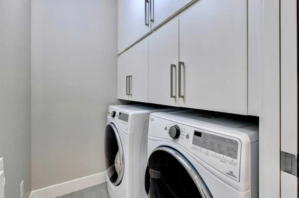 2717 17 Street SW Calgary AB T2T 4N4