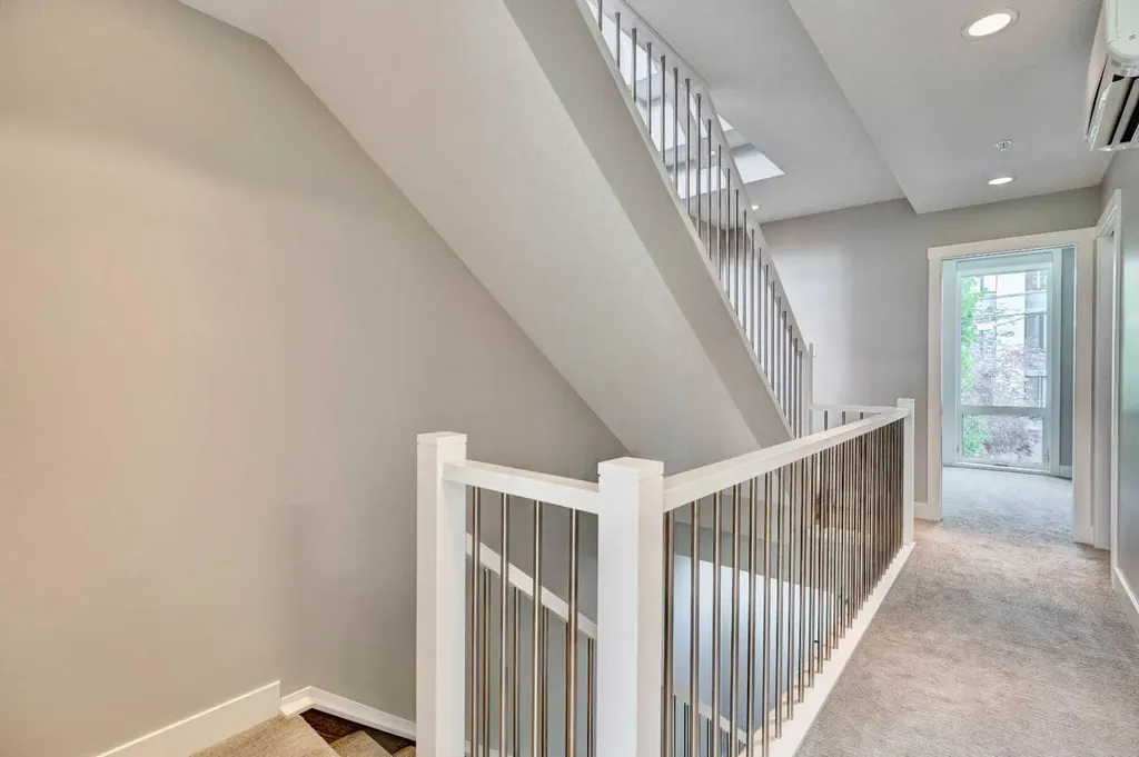 2717 17 Street SW Calgary AB T2T 4N4