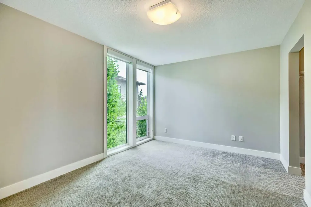 2717 17 Street SW Calgary AB T2T 4N4