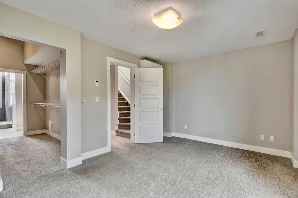 2717 17 Street SW Calgary AB T2T 4N4