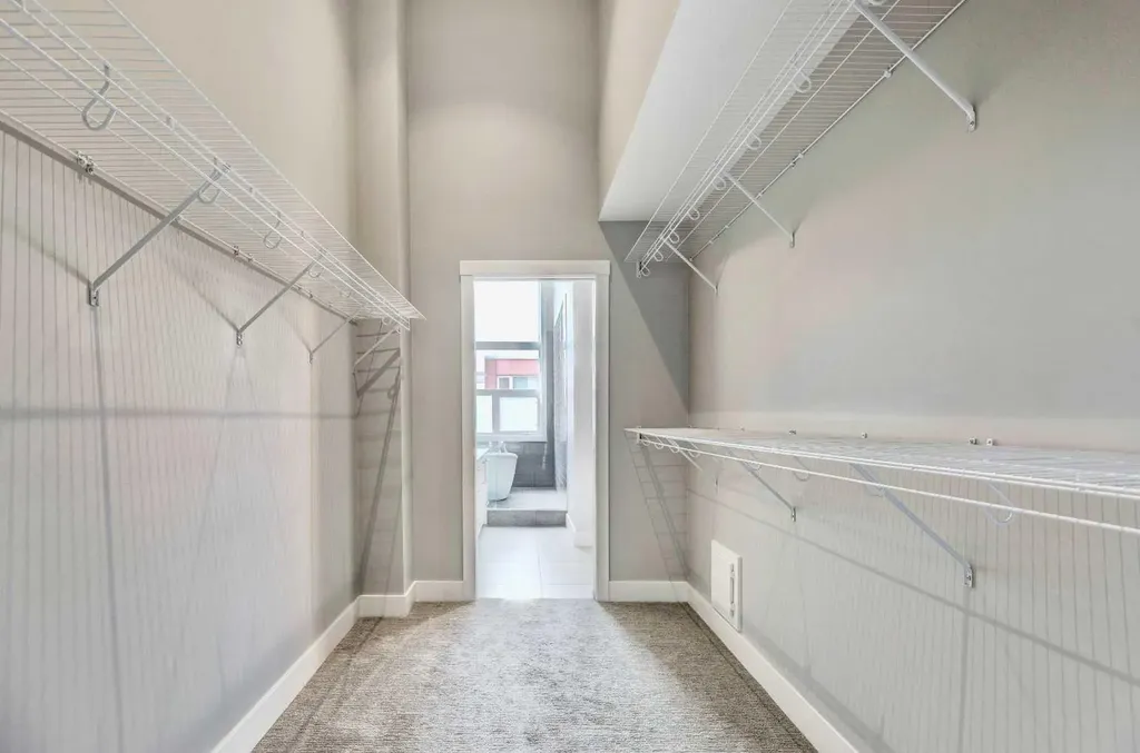 2717 17 Street SW Calgary AB T2T 4N4