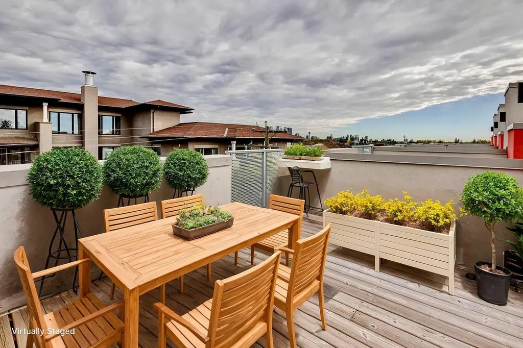 2717 17 Street SW Calgary AB T2T 4N4
