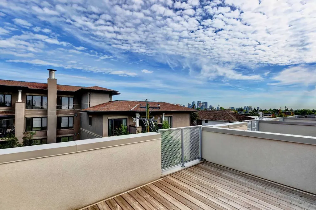 2717 17 Street SW Calgary AB T2T 4N4