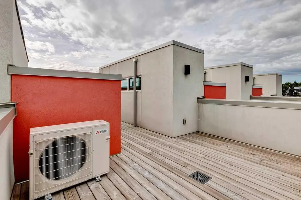 2717 17 Street SW Calgary AB T2T 4N4