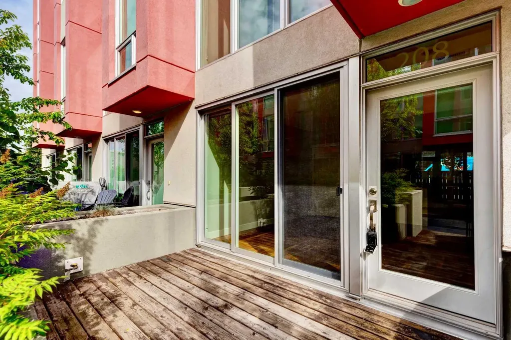 2717 17 Street SW Calgary AB T2T 4N4