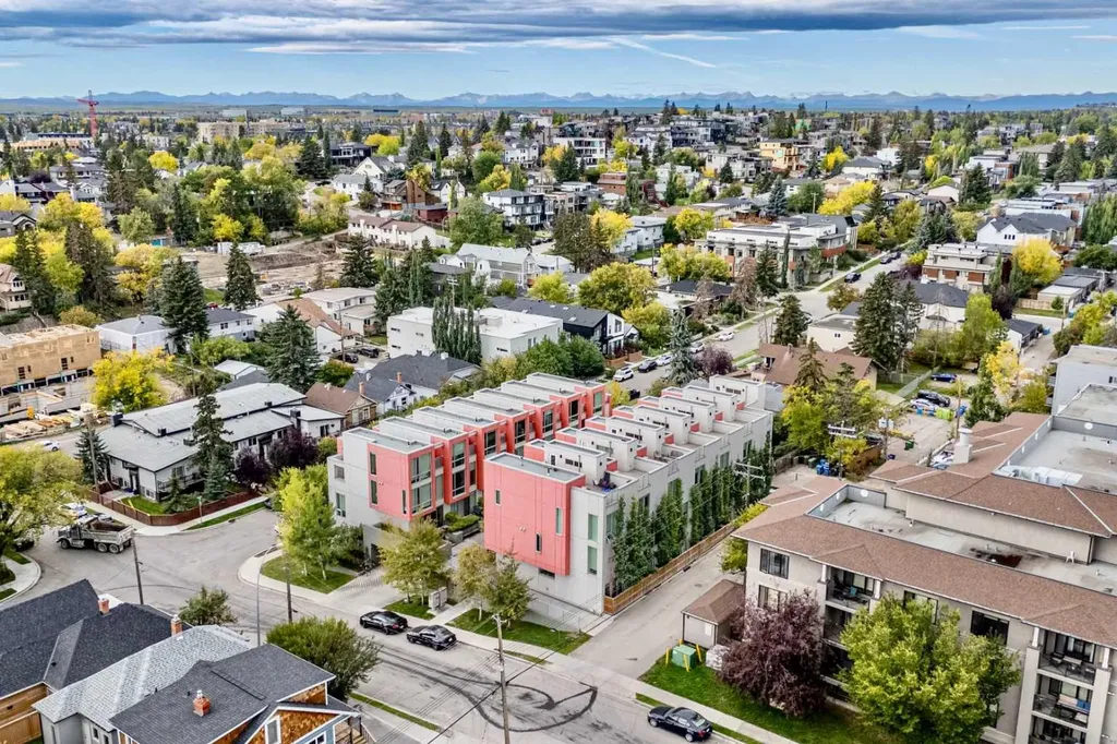 2717 17 Street SW Calgary AB T2T 4N4