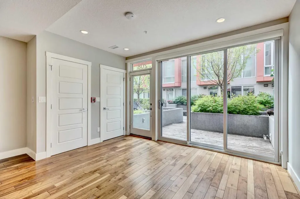 2717 17 Street SW Calgary AB T2T 4N4