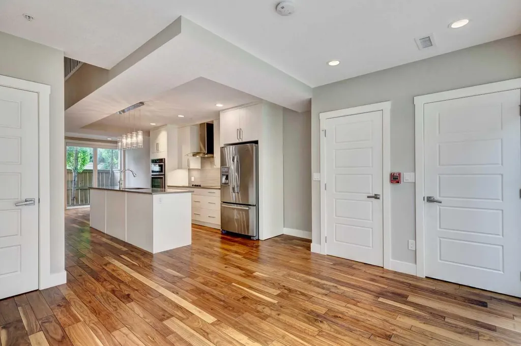 2717 17 Street SW Calgary AB T2T 4N4
