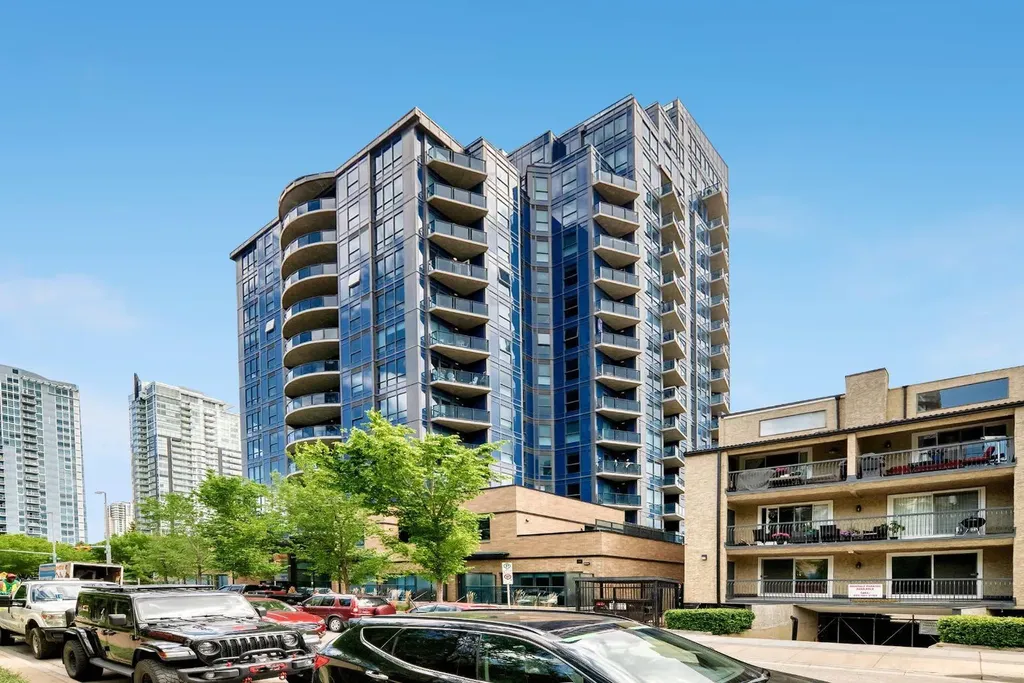 303 13 Avenue SW Calgary AB T2R 0Y9