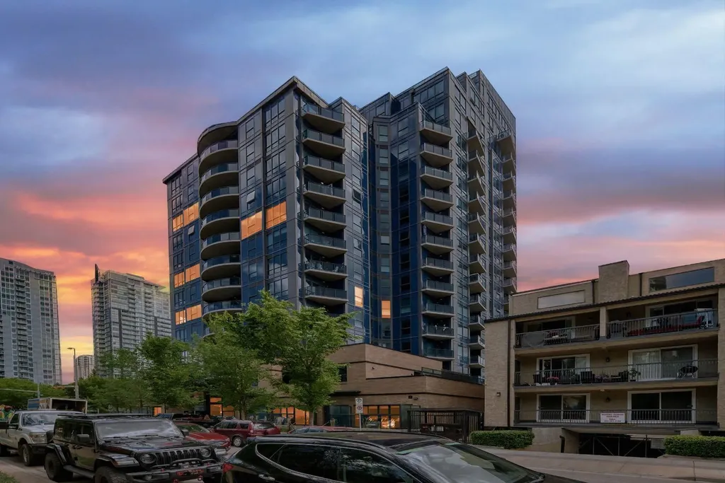 303 13 Avenue SW Calgary AB T2R 0Y9