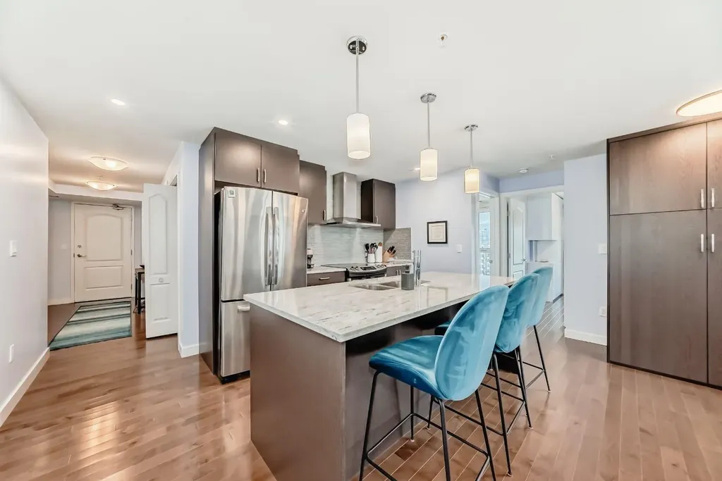303 13 Avenue SW Calgary AB T2R 0Y9