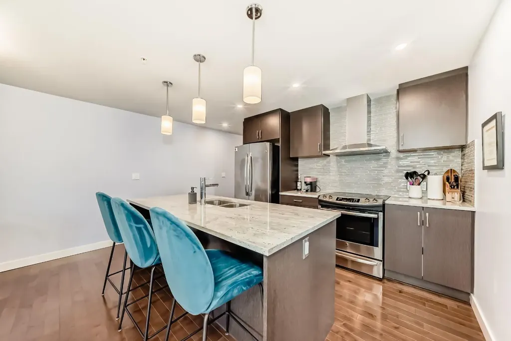 303 13 Avenue SW Calgary AB T2R 0Y9
