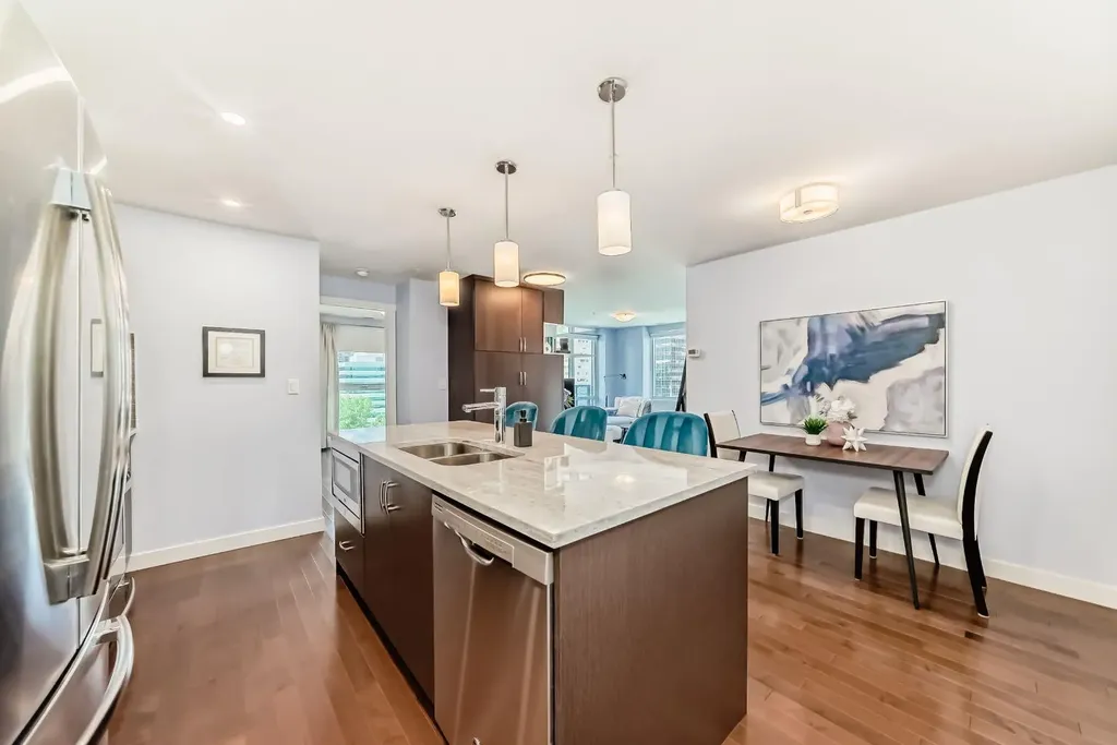 303 13 Avenue SW Calgary AB T2R 0Y9