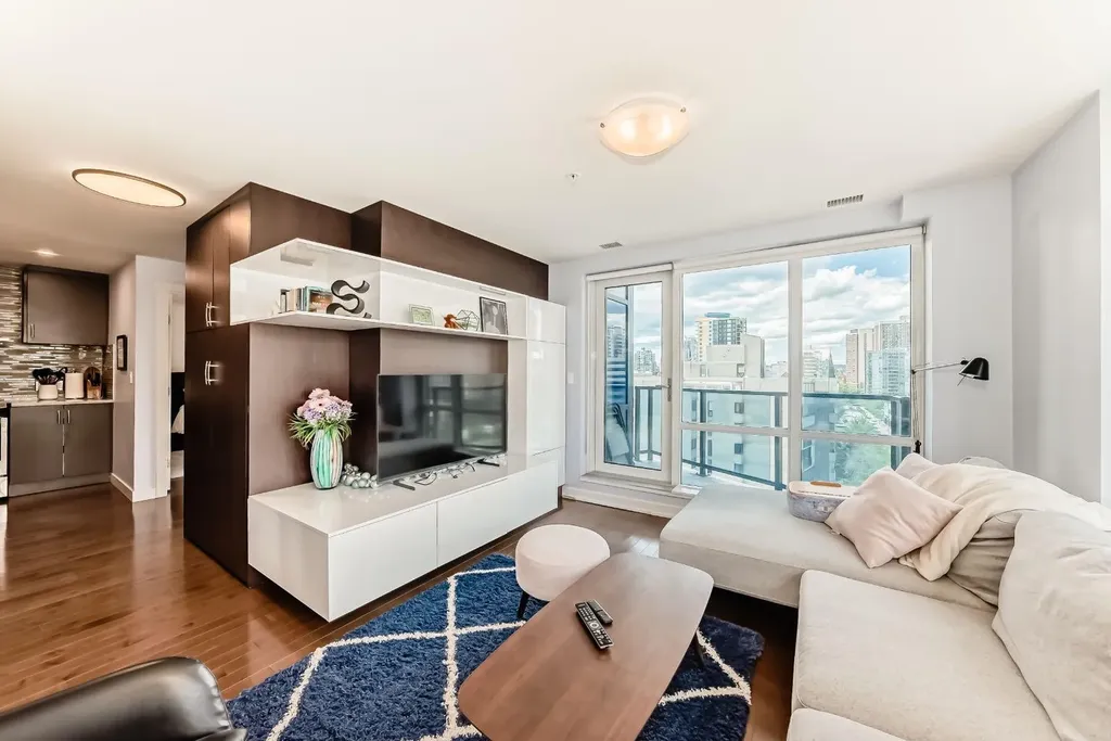 303 13 Avenue SW Calgary AB T2R 0Y9