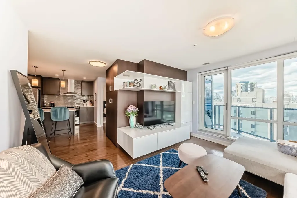 303 13 Avenue SW Calgary AB T2R 0Y9