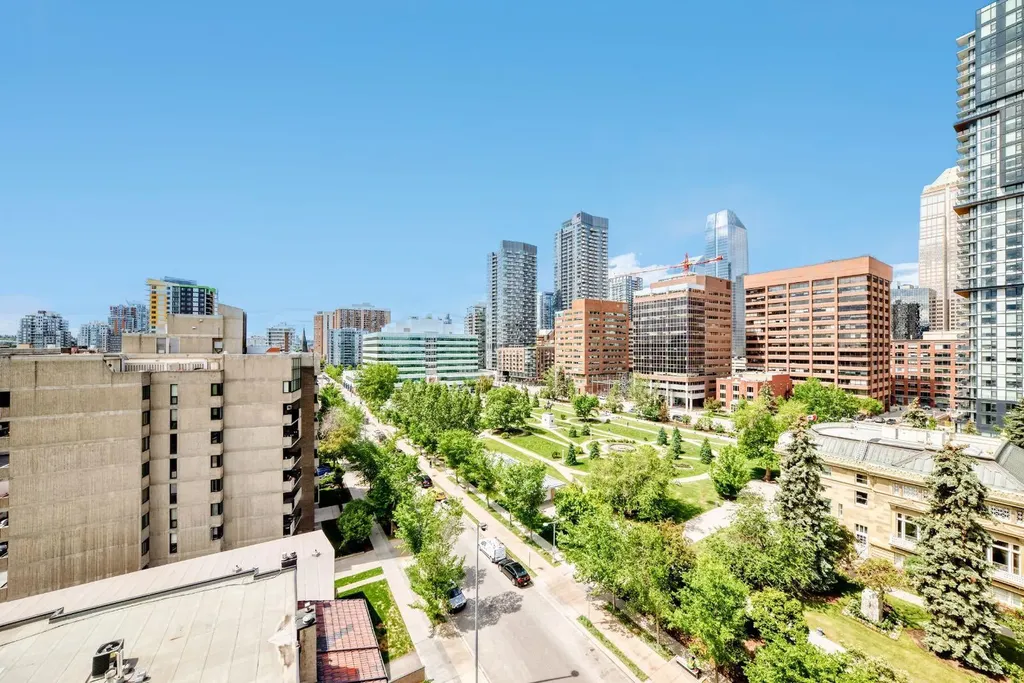 303 13 Avenue SW Calgary AB T2R 0Y9