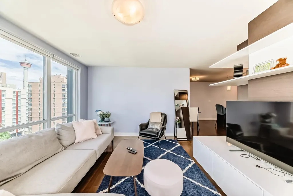 303 13 Avenue SW Calgary AB T2R 0Y9