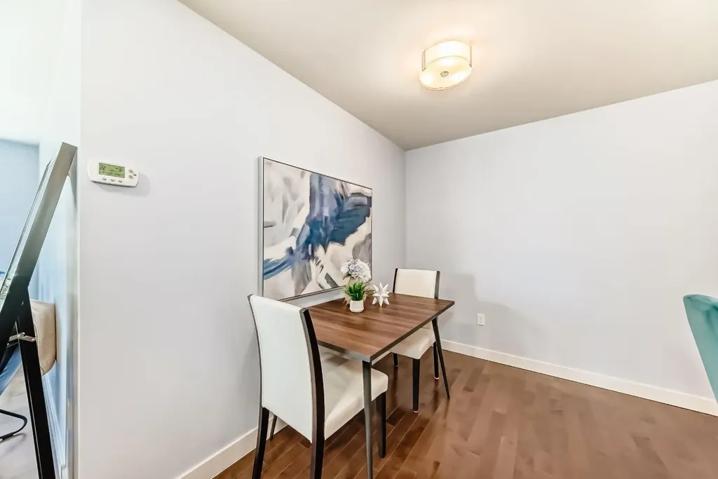 303 13 Avenue SW Calgary AB T2R 0Y9
